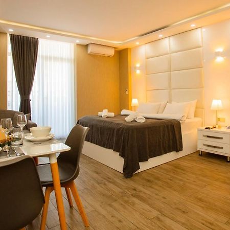 Holiday Premium Apartments Batumi Bagian luar foto