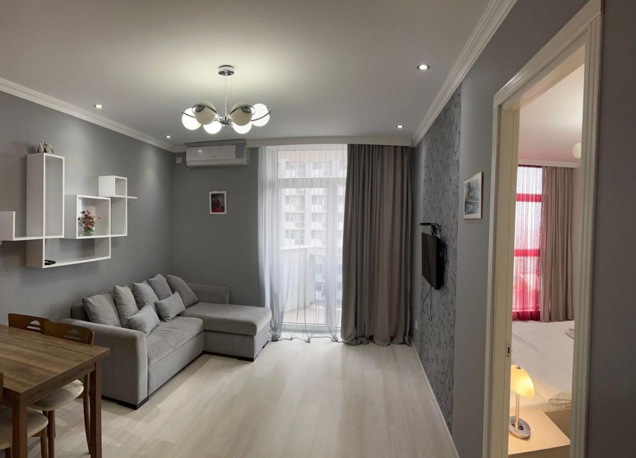 Holiday Premium Apartments Batumi Bagian luar foto