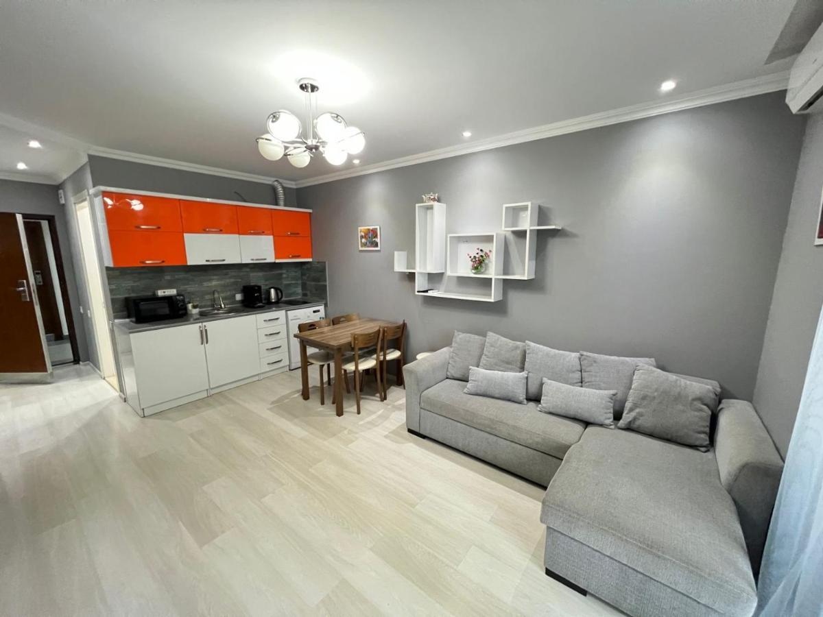 Holiday Premium Apartments Batumi Bagian luar foto