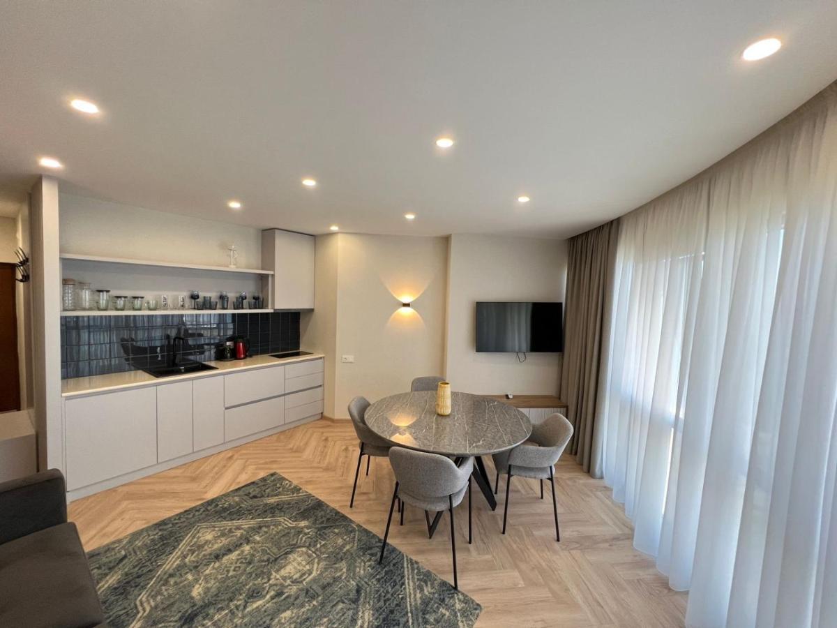 Holiday Premium Apartments Batumi Bagian luar foto