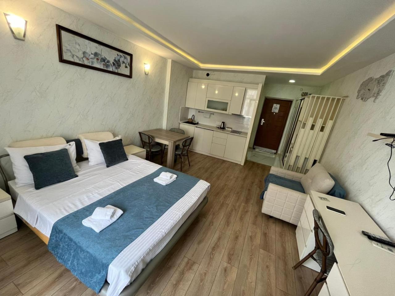 Holiday Premium Apartments Batumi Bagian luar foto