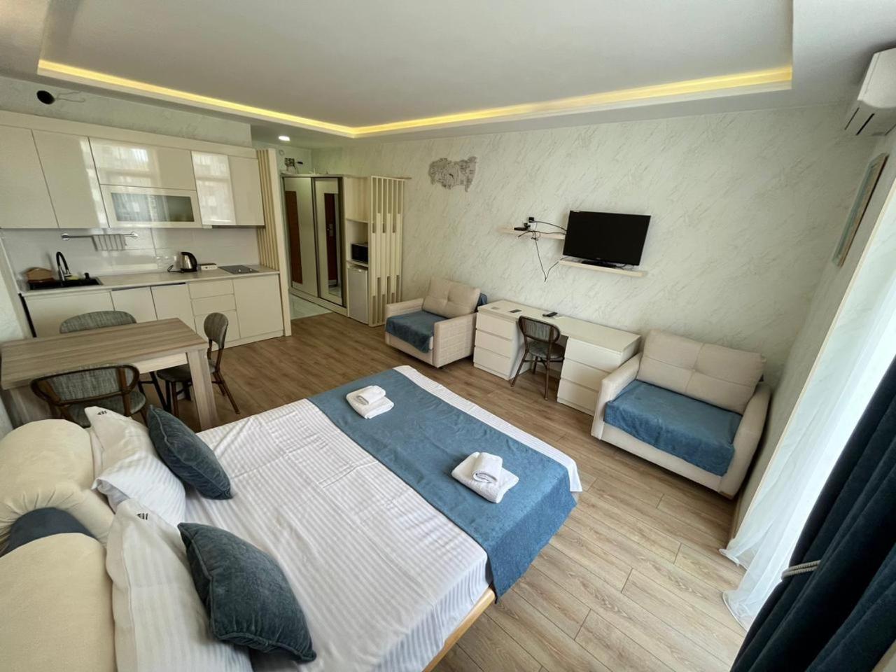 Holiday Premium Apartments Batumi Bagian luar foto
