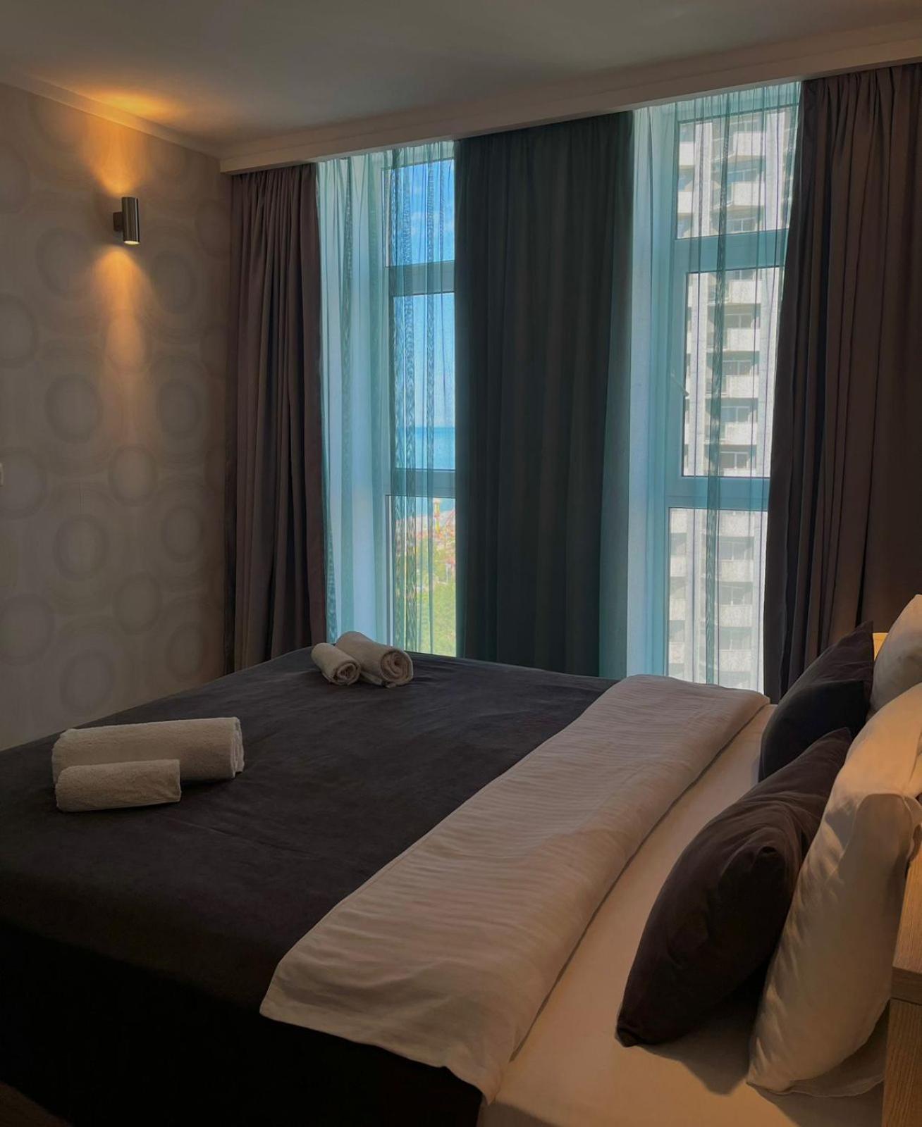 Holiday Premium Apartments Batumi Bagian luar foto