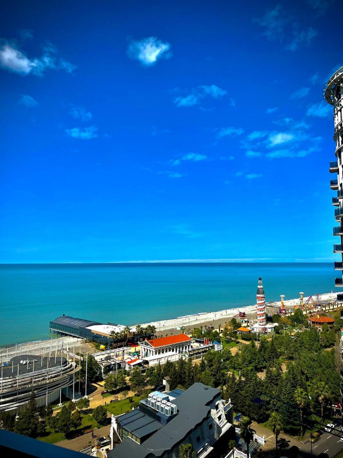 Holiday Premium Apartments Batumi Bagian luar foto