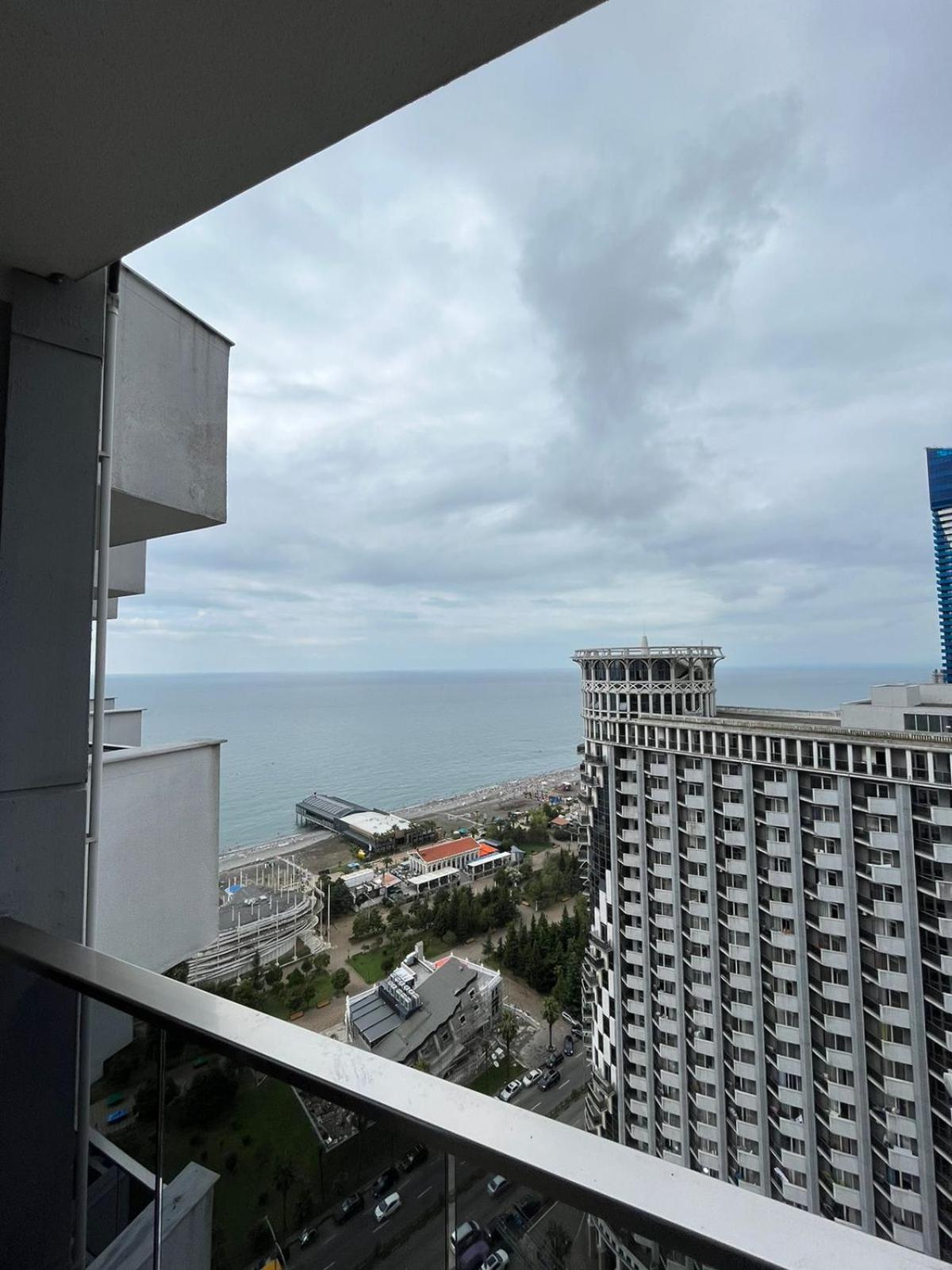 Holiday Premium Apartments Batumi Bagian luar foto
