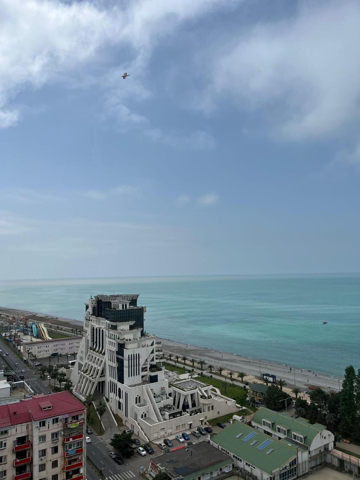 Holiday Premium Apartments Batumi Bagian luar foto