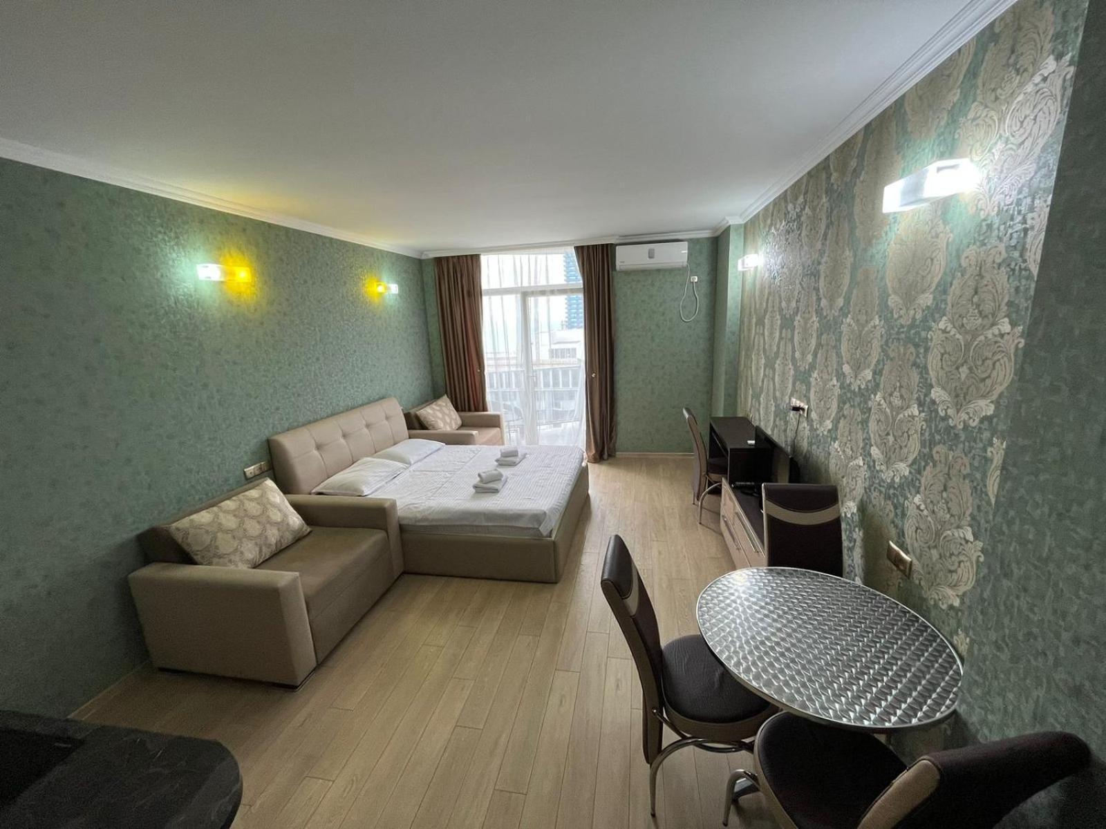 Holiday Premium Apartments Batumi Bagian luar foto