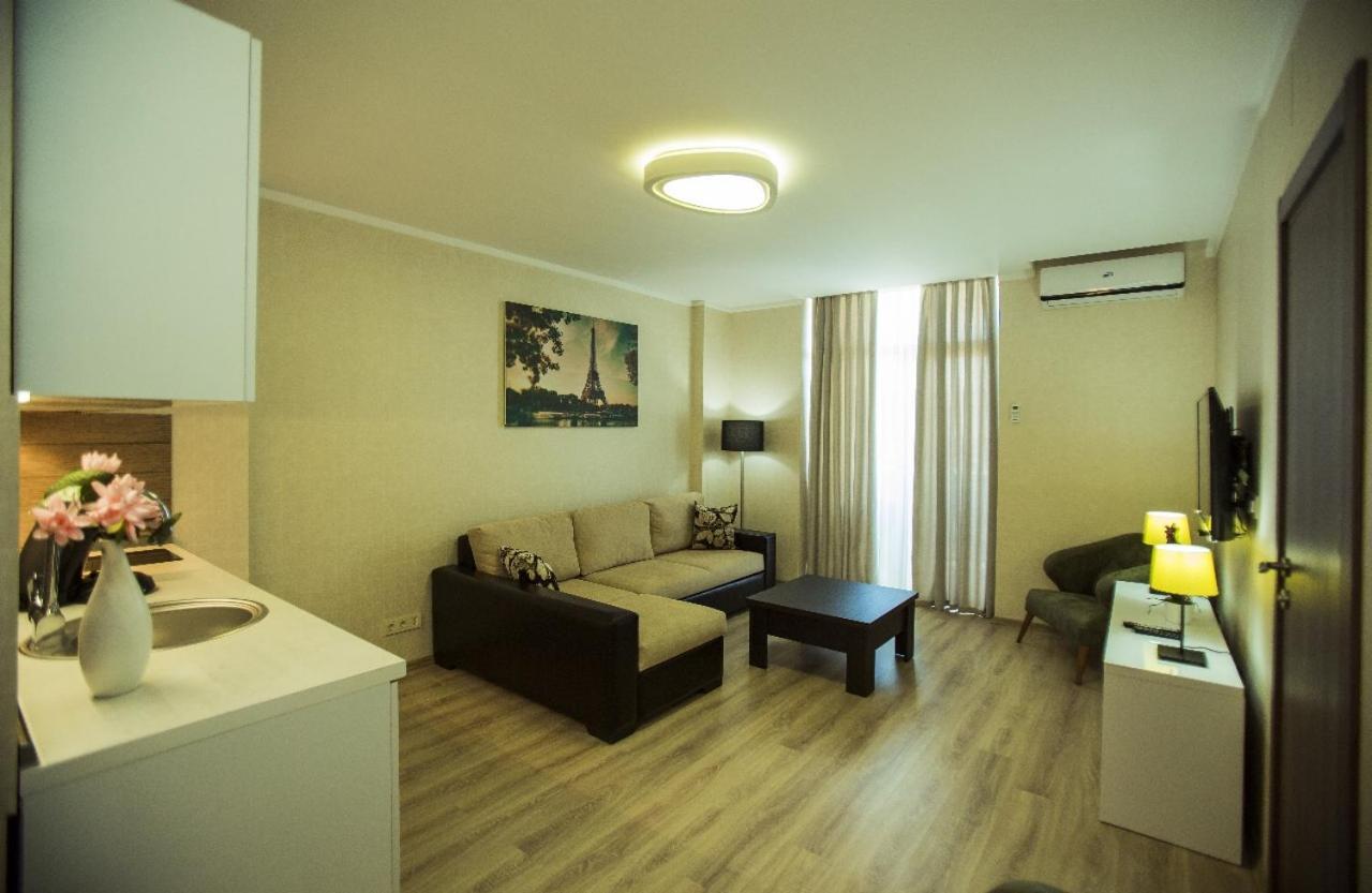 Holiday Premium Apartments Batumi Bagian luar foto
