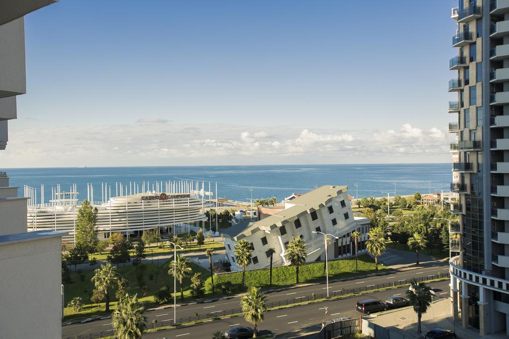 Holiday Premium Apartments Batumi Bagian luar foto