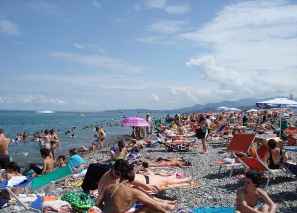 Holiday Premium Apartments Batumi Bagian luar foto
