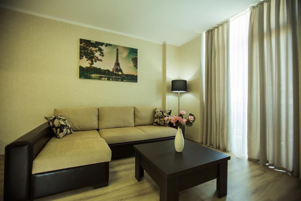 Holiday Premium Apartments Batumi Bagian luar foto