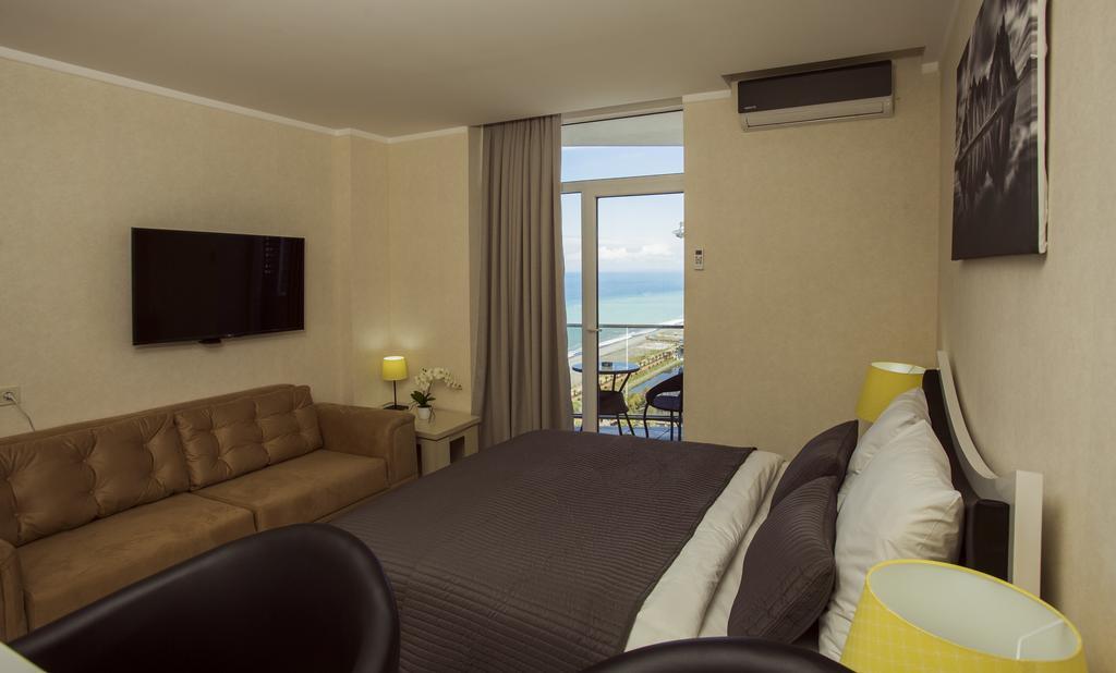 Holiday Premium Apartments Batumi Bagian luar foto