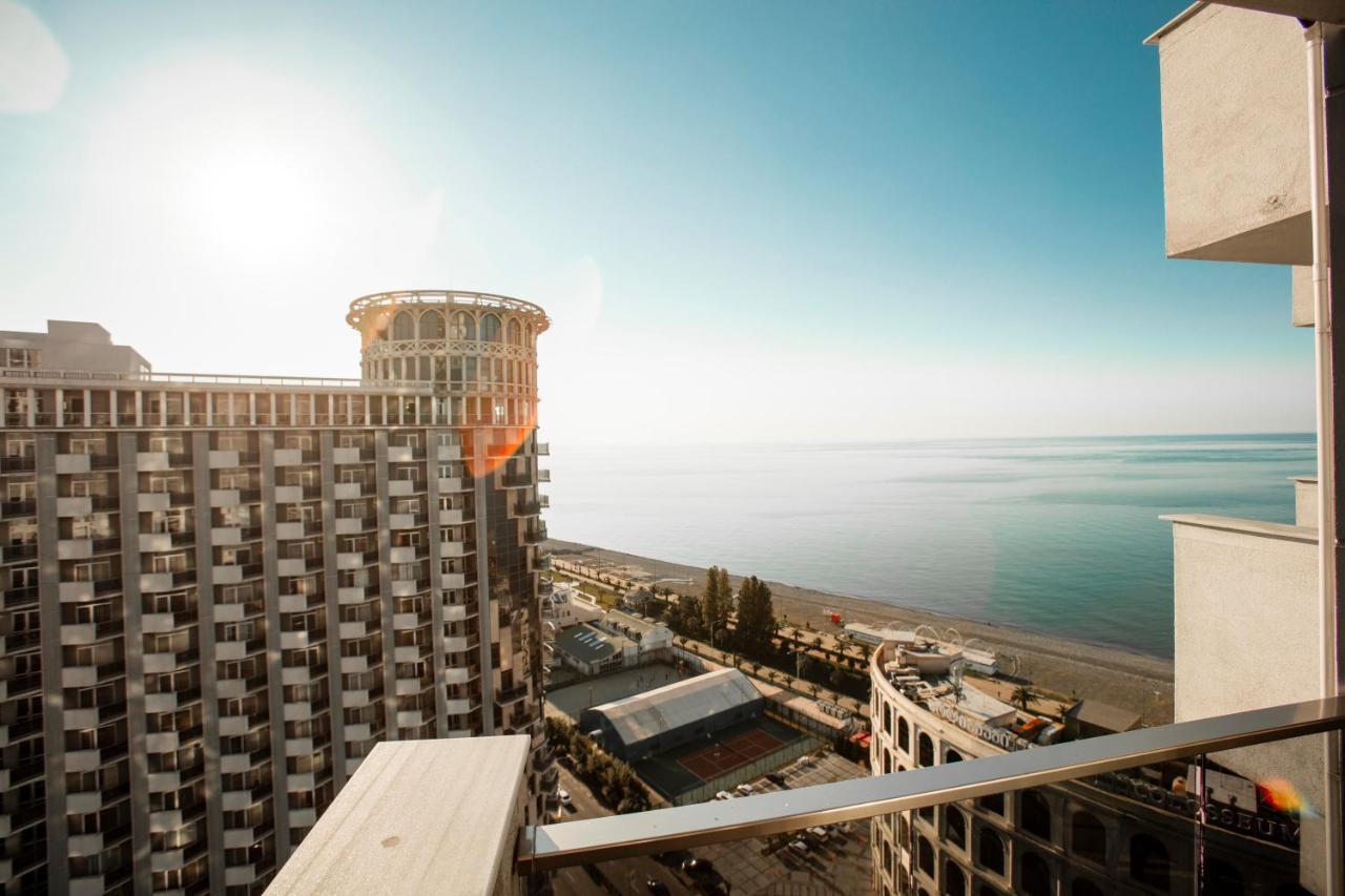 Holiday Premium Apartments Batumi Bagian luar foto